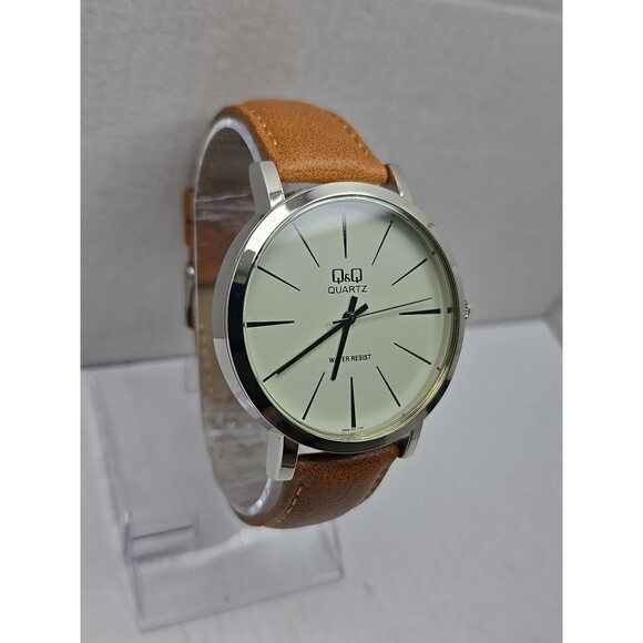 Q & Q Quartz Mens 42mm Watch Brown Strap New Battery 30m Water Resistant Classic - Picture 3 of 12